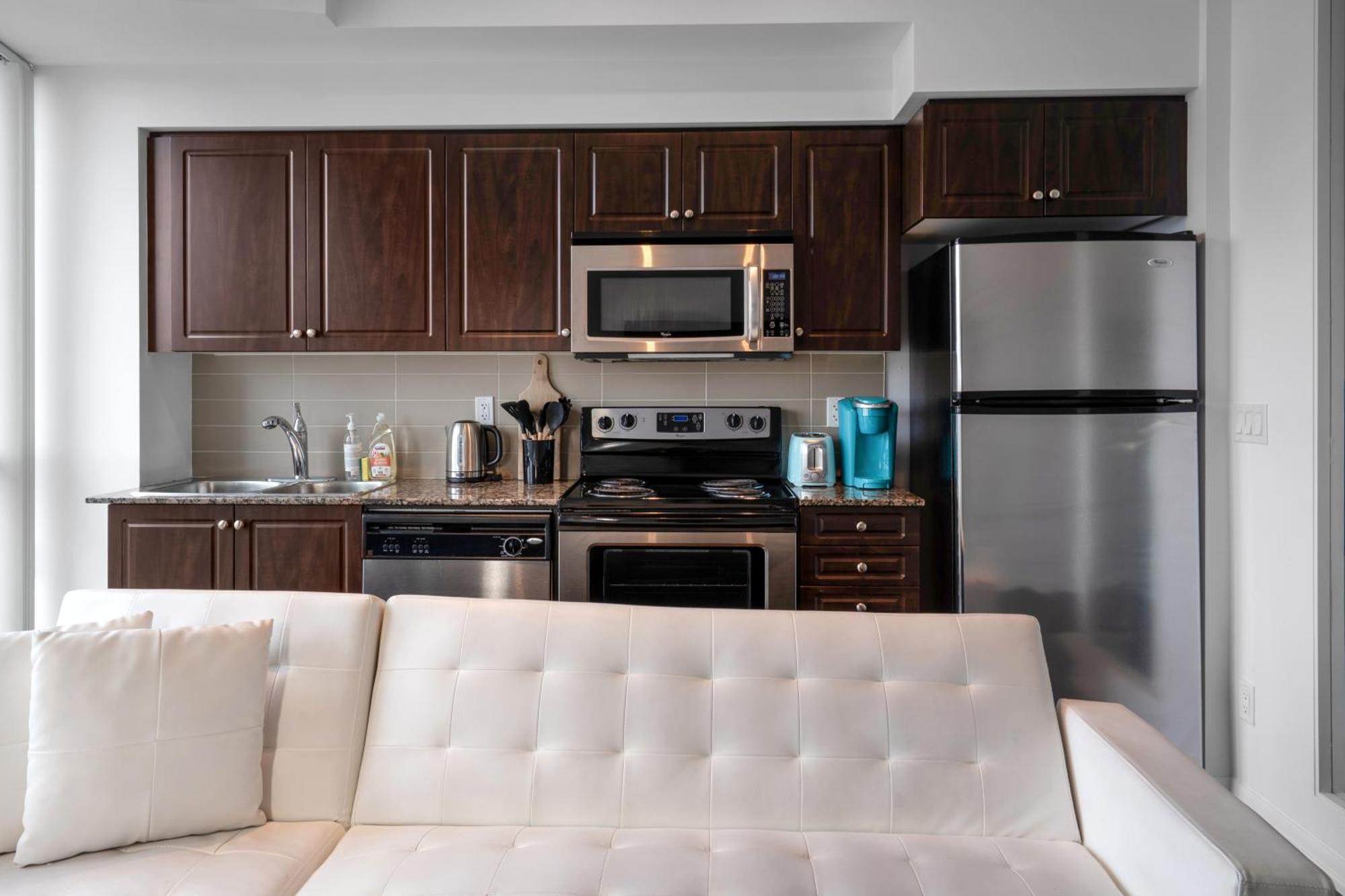 Downtown Toronto 1 Bdrm Condo With Parking And Views Exterior foto
